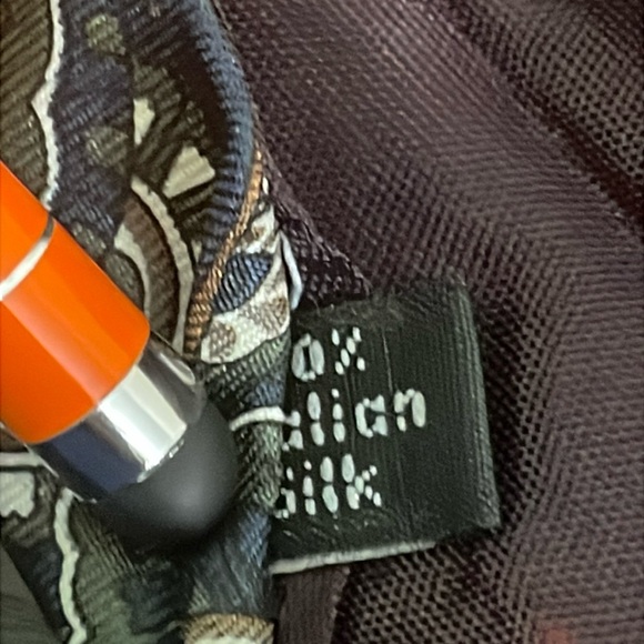 Halston 100% Italian Silk Luxury Necktie Classic Preppy Ivy League Business - Picture 3 of 3